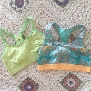 OLD NAVY LIGHTWEIGHT SPORTS BRAS - SIZE M
